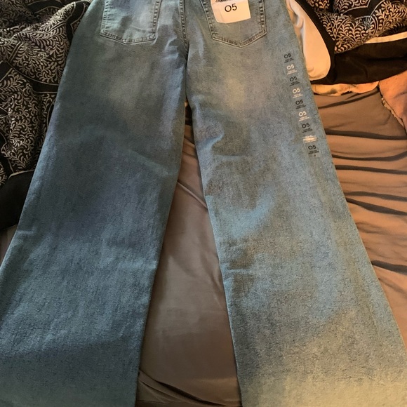 NWT womens size 5 wide legged jeans - Picture 3 of 3